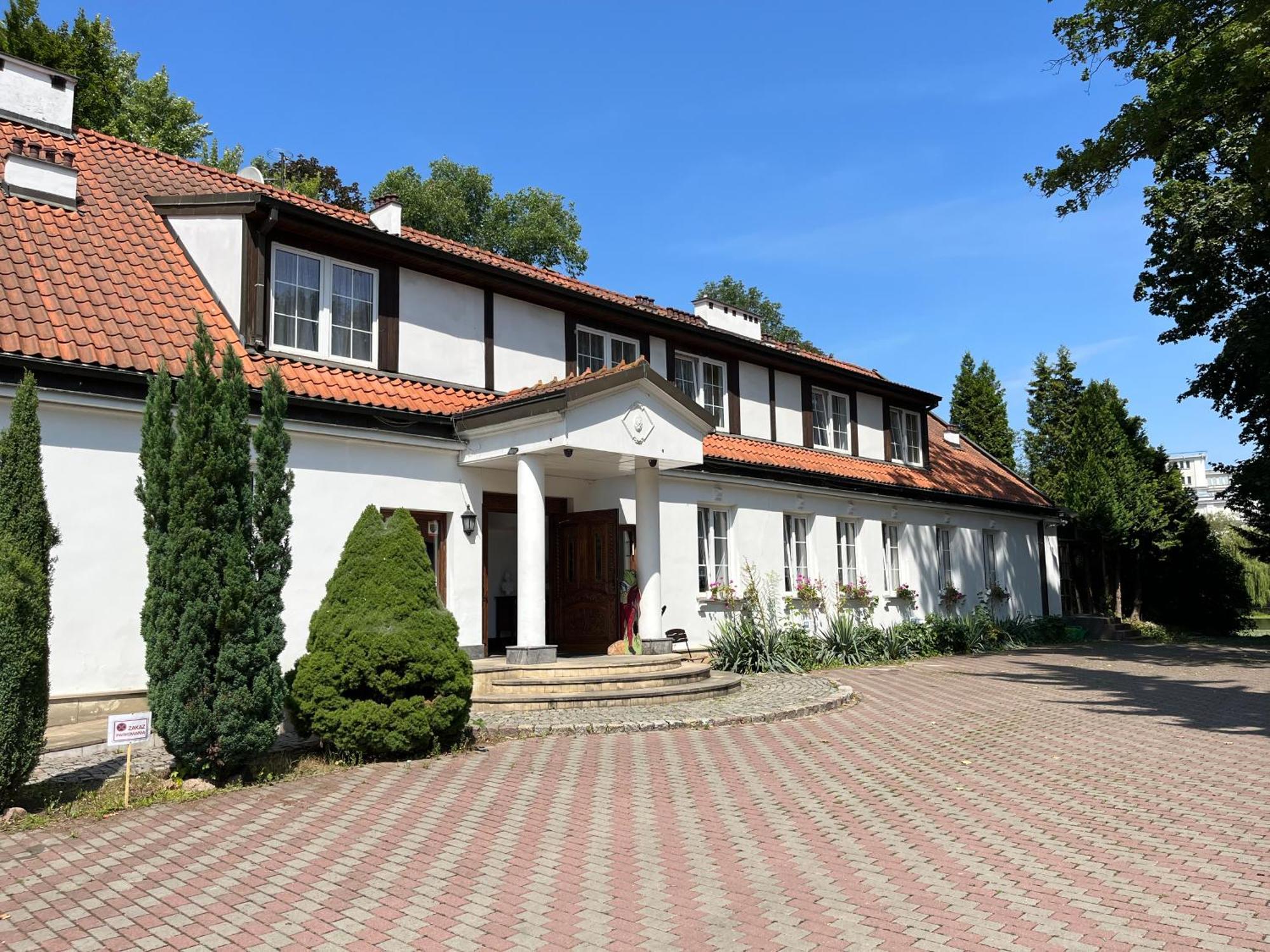 Dedek Park - Historyczny Dworek W Pieknym Parku Skaryszewskim Obok Stadionu Narodowego Aparthotel Warsaw Exterior photo