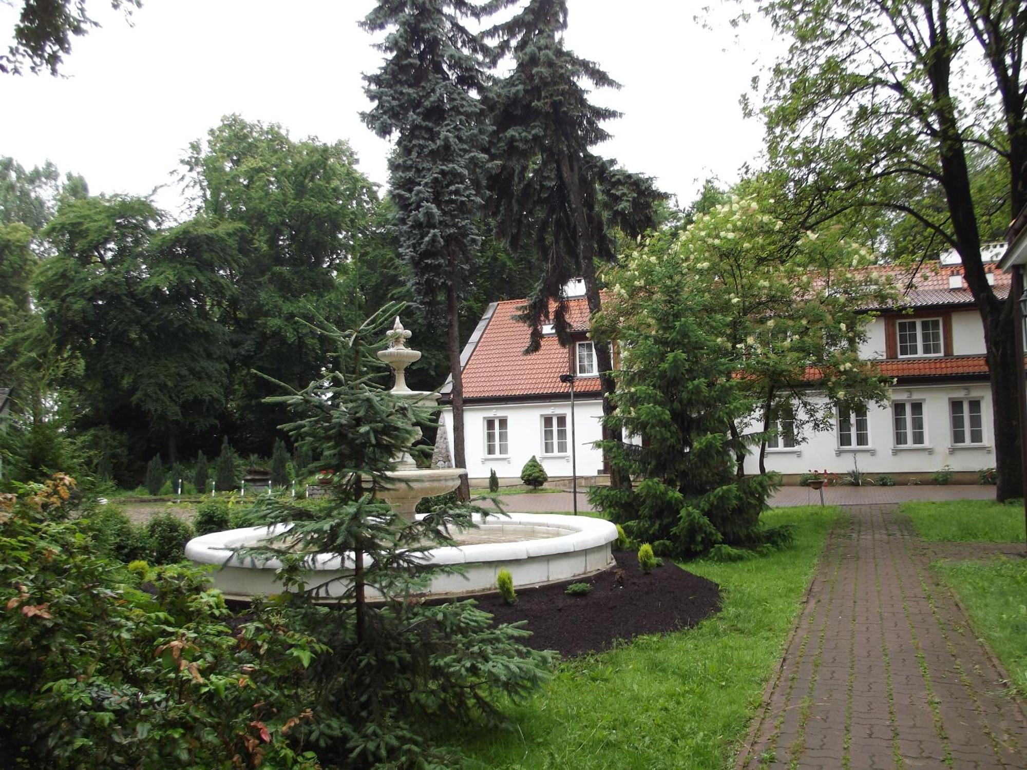 Dedek Park - Historyczny Dworek W Pieknym Parku Skaryszewskim Obok Stadionu Narodowego Aparthotel Warsaw Exterior photo