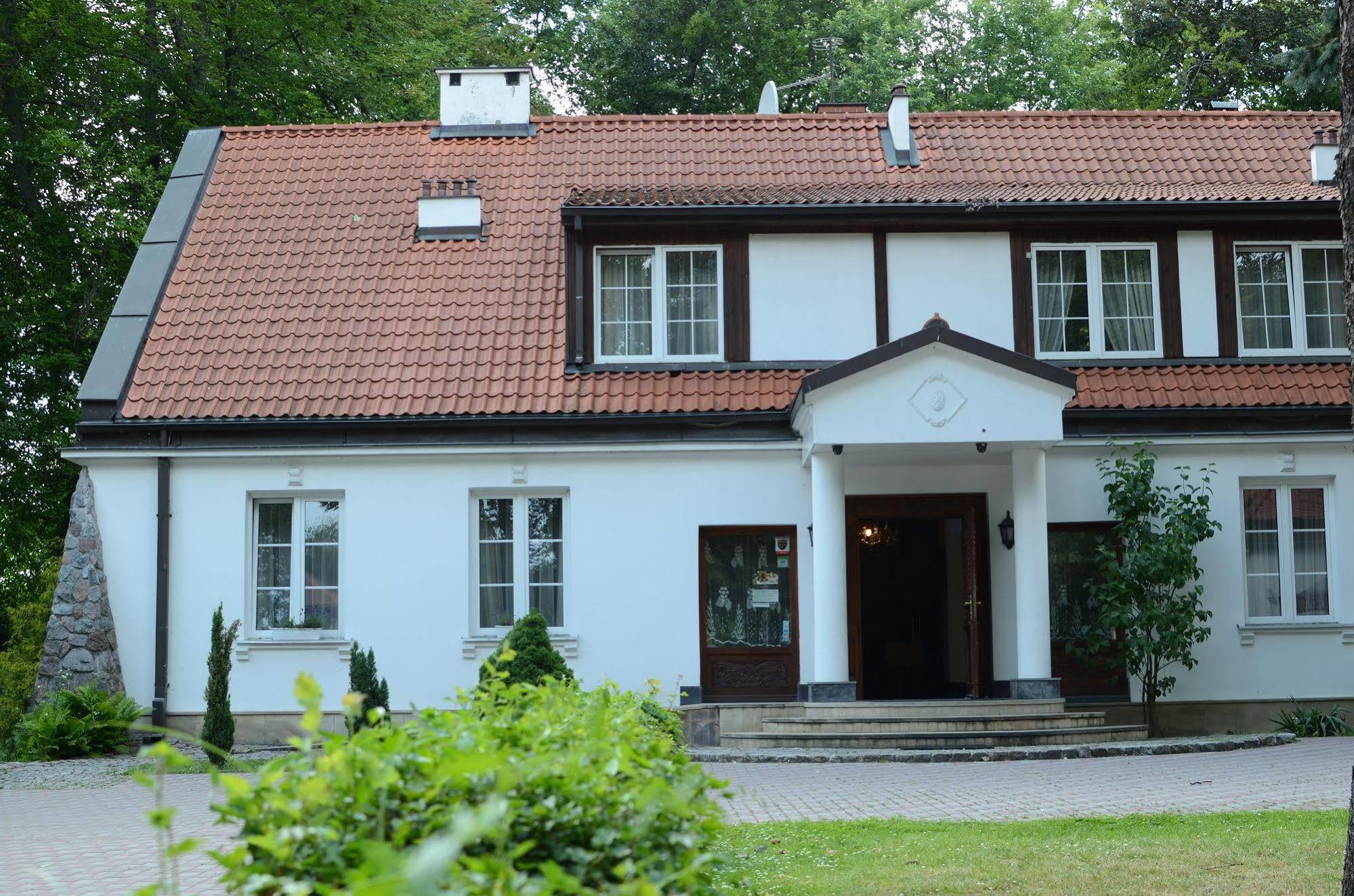 Dedek Park - Historyczny Dworek W Pieknym Parku Skaryszewskim Obok Stadionu Narodowego Aparthotel Warsaw Exterior photo