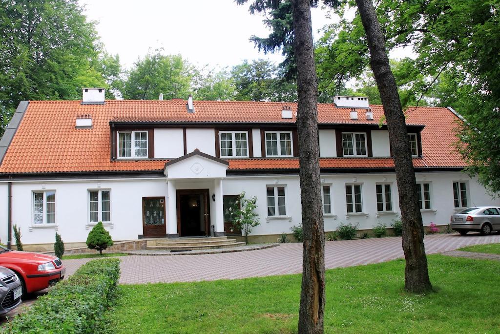 Dedek Park - Historyczny Dworek W Pieknym Parku Skaryszewskim Obok Stadionu Narodowego Aparthotel Warsaw Exterior photo