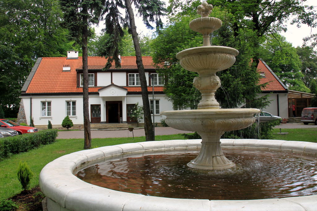 Dedek Park - Historyczny Dworek W Pieknym Parku Skaryszewskim Obok Stadionu Narodowego Aparthotel Warsaw Exterior photo