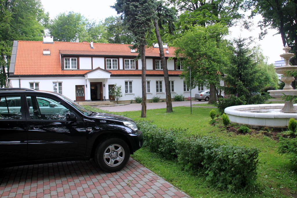 Dedek Park - Historyczny Dworek W Pieknym Parku Skaryszewskim Obok Stadionu Narodowego Aparthotel Warsaw Exterior photo